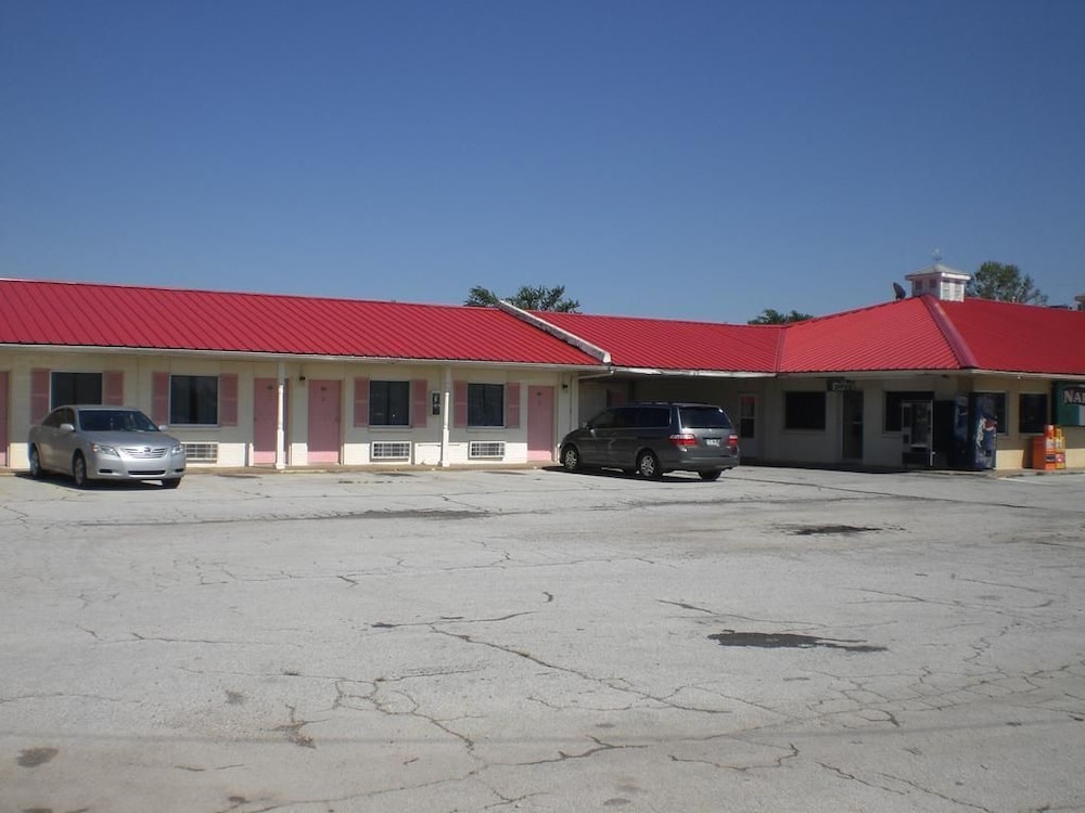 Super 7 Inn Siloam Springs 1/52