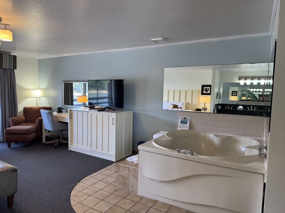 River House Inn, a Baymont by Wyndham 5/59