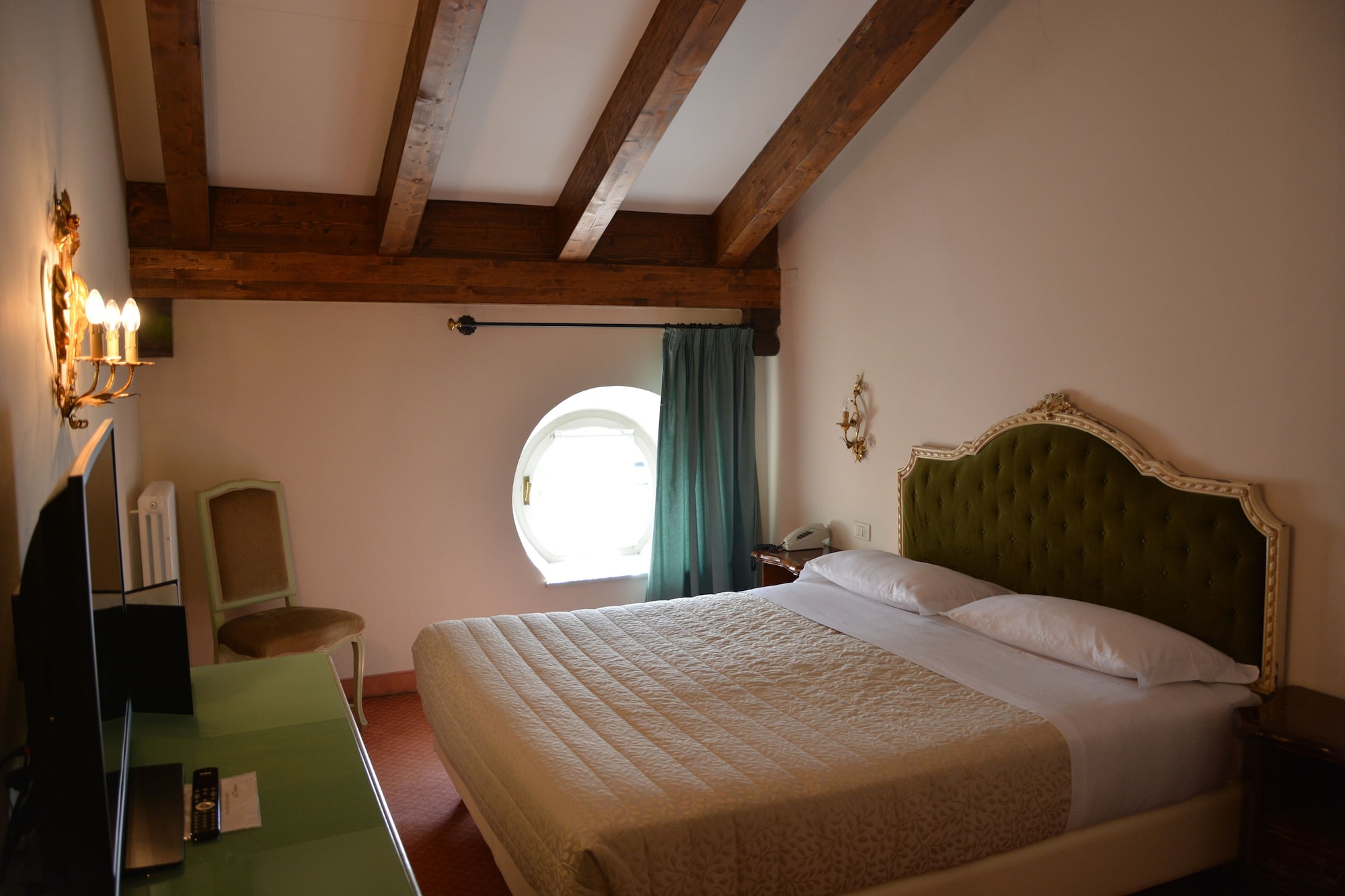 ECONOMY, DOUBLE BED