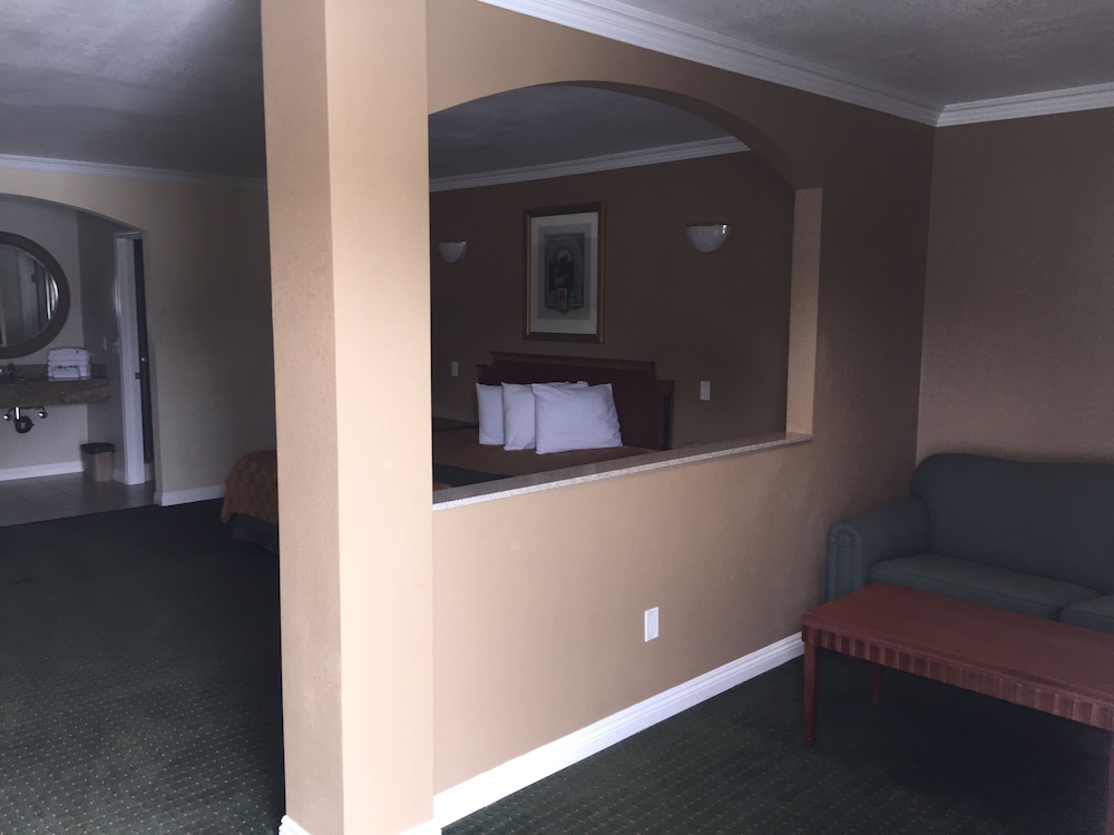 Walnut Inn & Suites 44/44