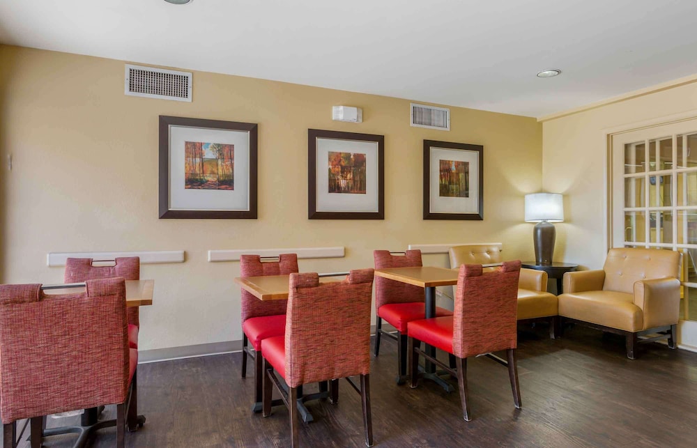 Extended Stay America Suites Phoenix Airport Tempe 40/54