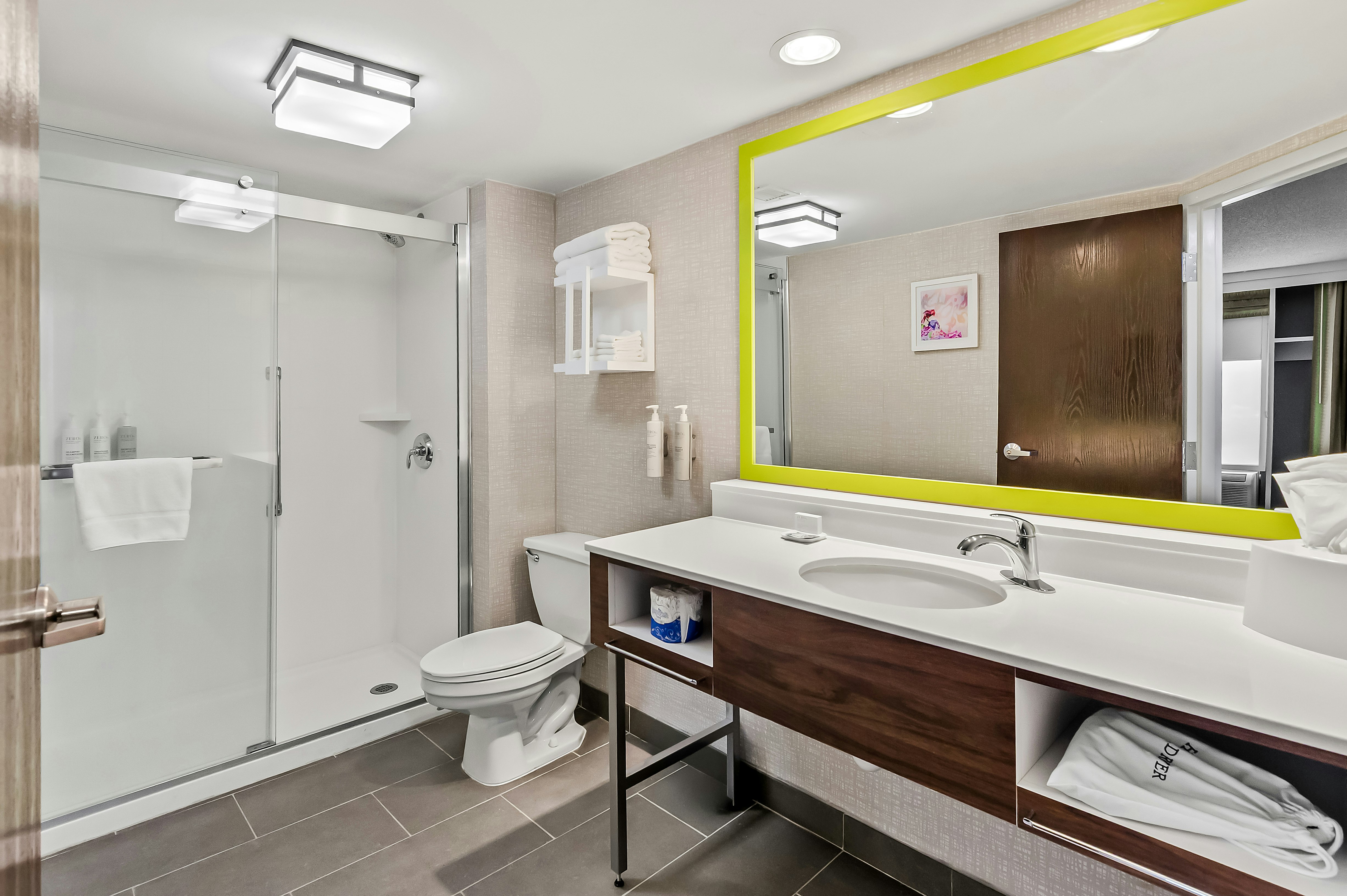Room, King Bed, Chaise Lounge، Hampton Inn Princeton, WV 4/4