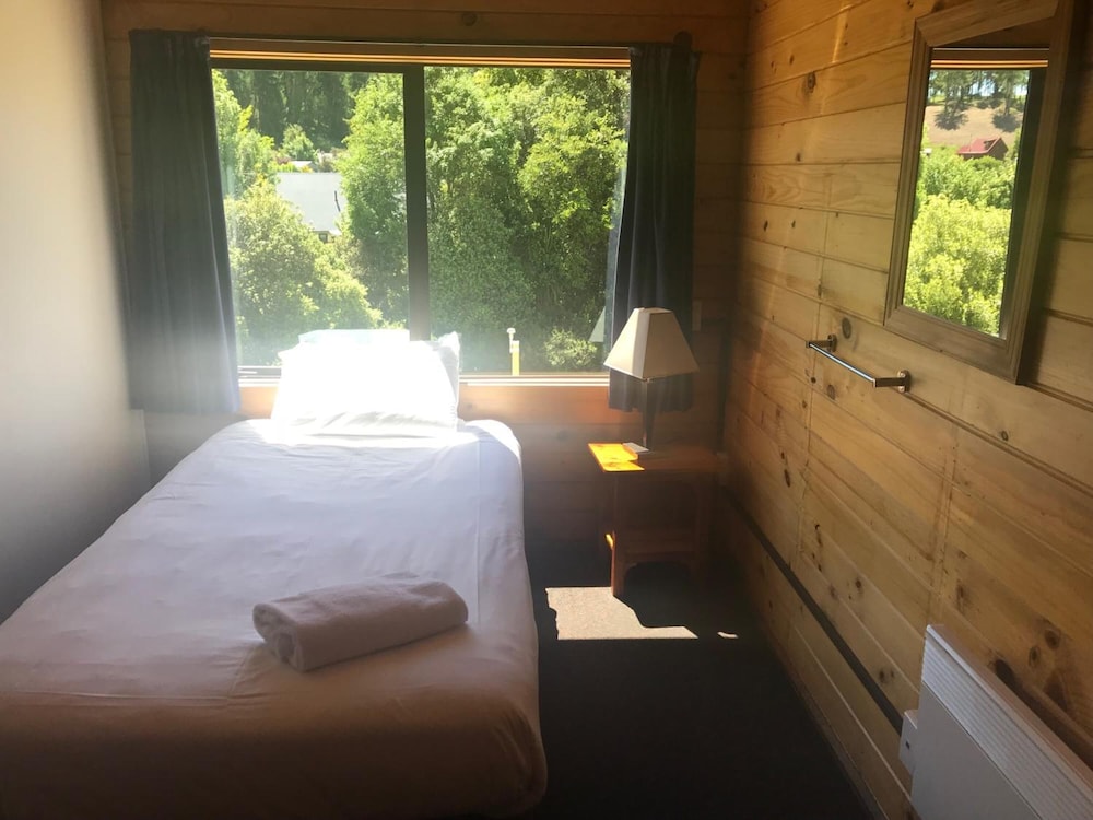 Altamont Lodge 7/41