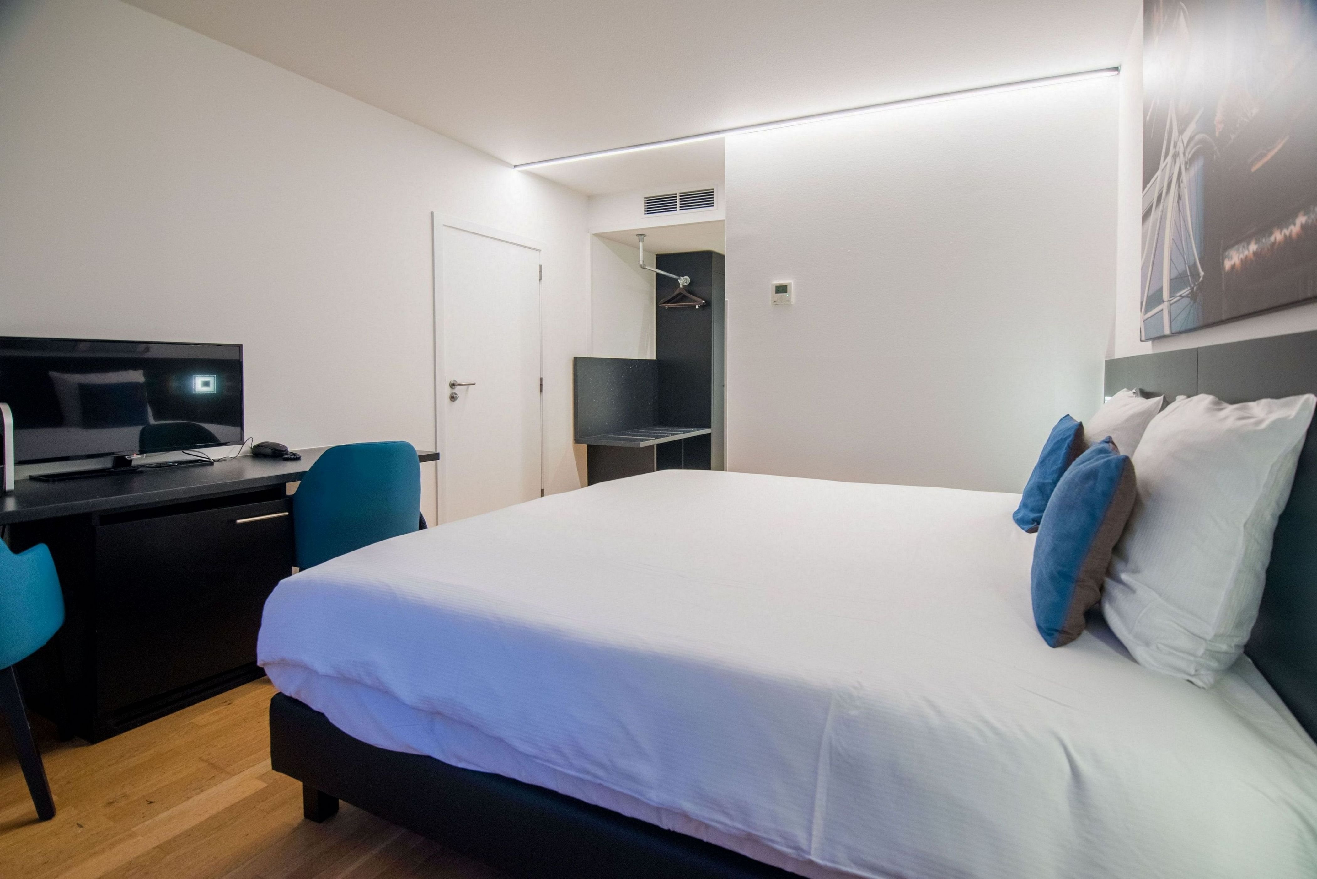 CLASSIC, TWIN BEDS