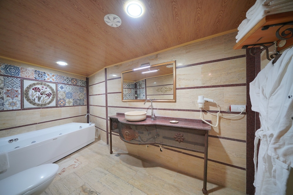 Fosil Cave Hotel 50/50