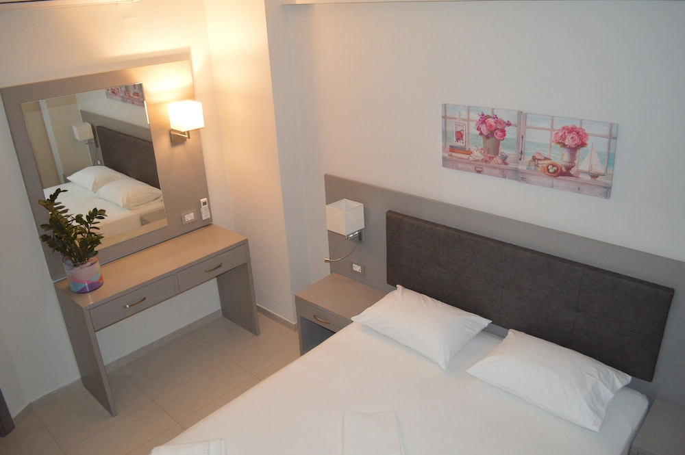 CHRISTINA BEACH HOTEL 25/65