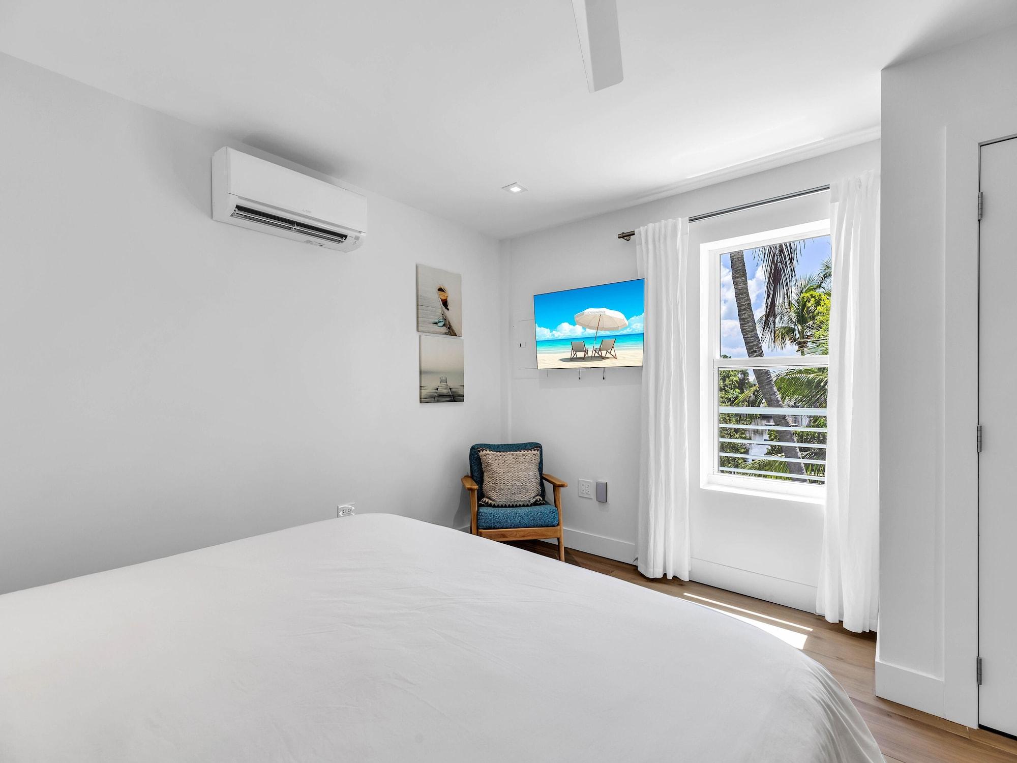 Sunset Bay, Suite, Main Building