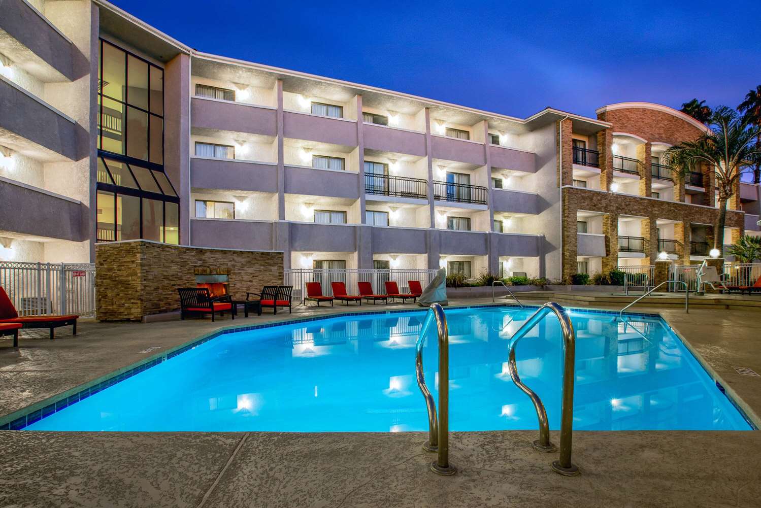 La Quinta Inn & Suites By Wyndham Pomona 6/52