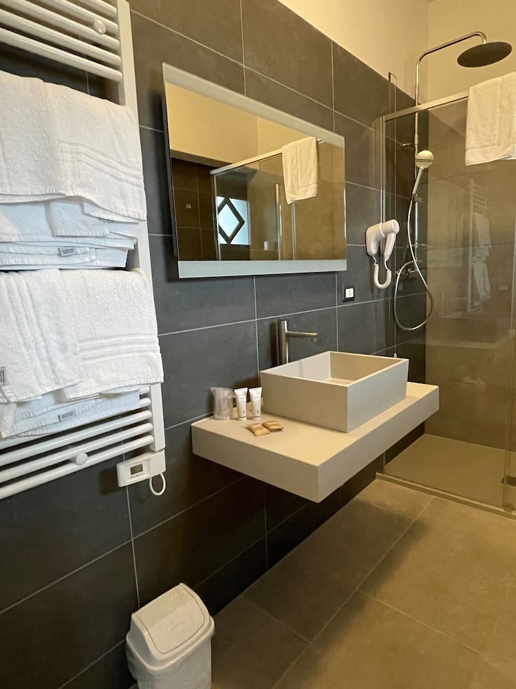 Sant Elia Hotel 46/49