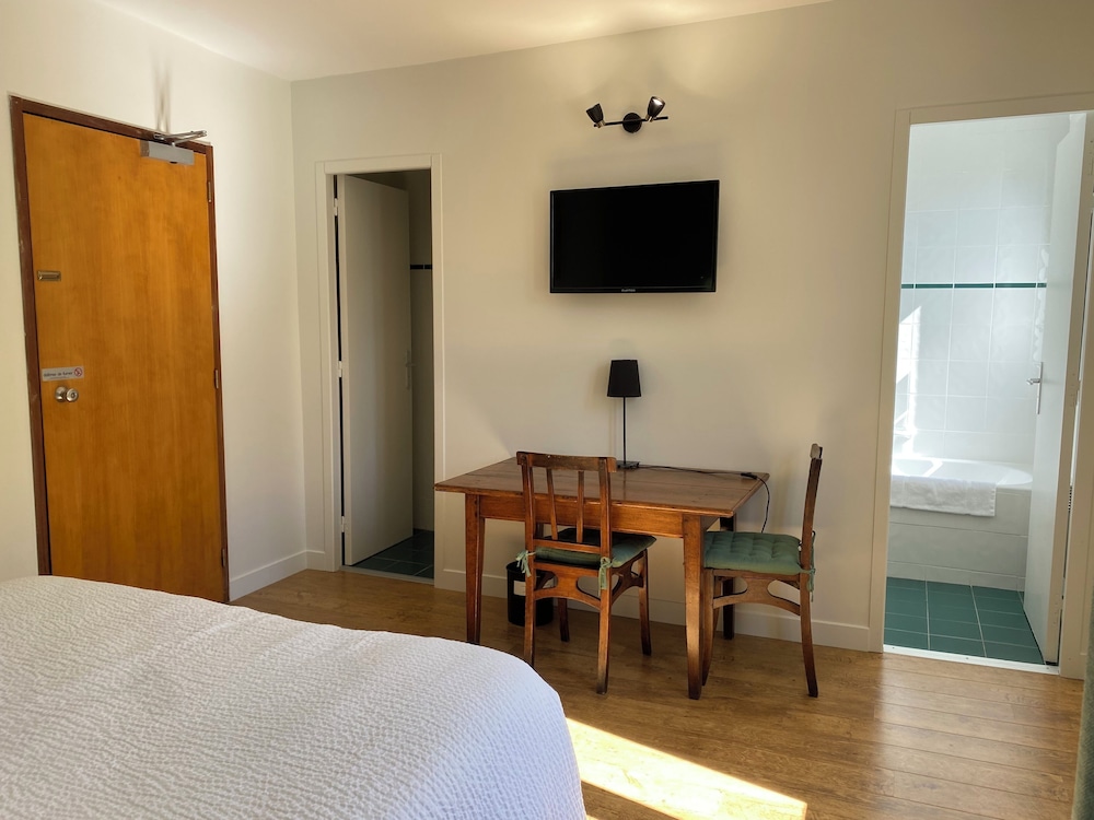HOSTELLERIE DU CLOS PITE 25/56