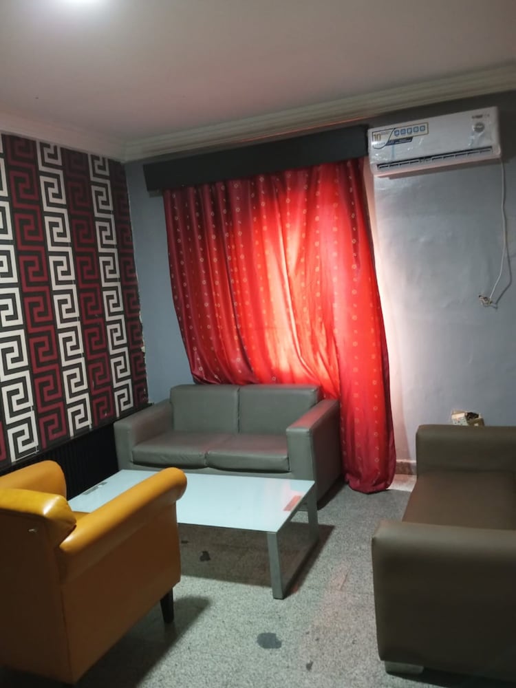 Paris Suites 52/64