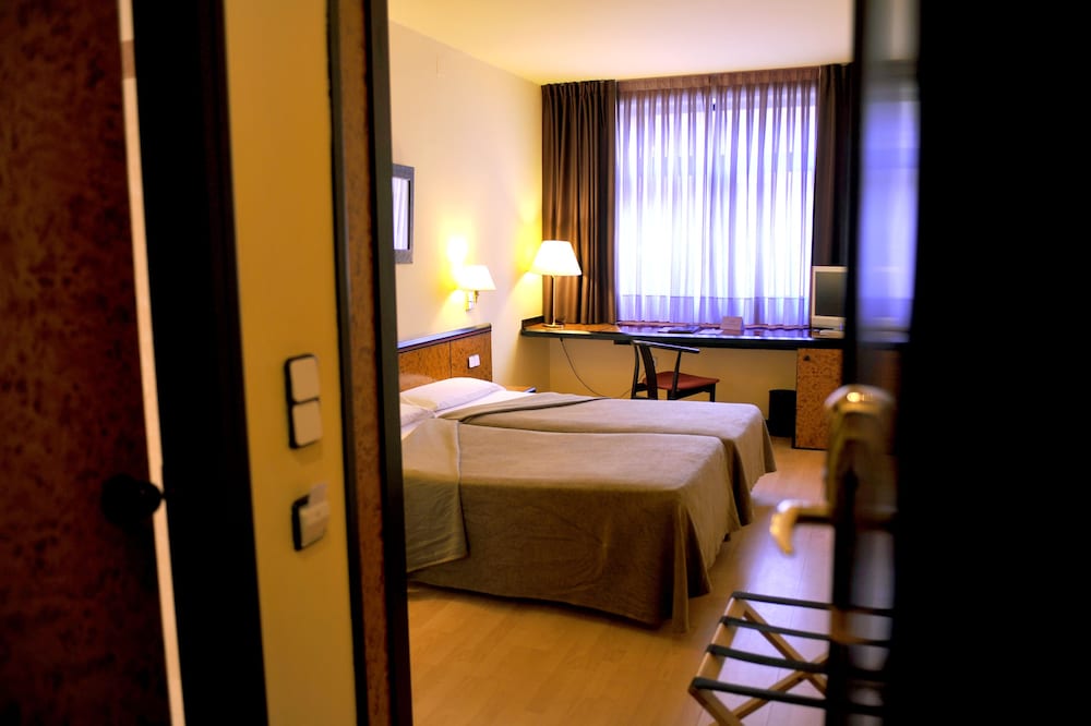 Glories Hotel 32/66