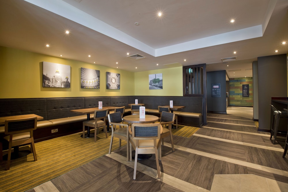 Premier Inn Leeds City Centre (Whitehall Road) Hotel 39/50