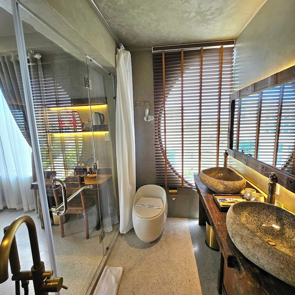 Victory Hotel Hue 60/61