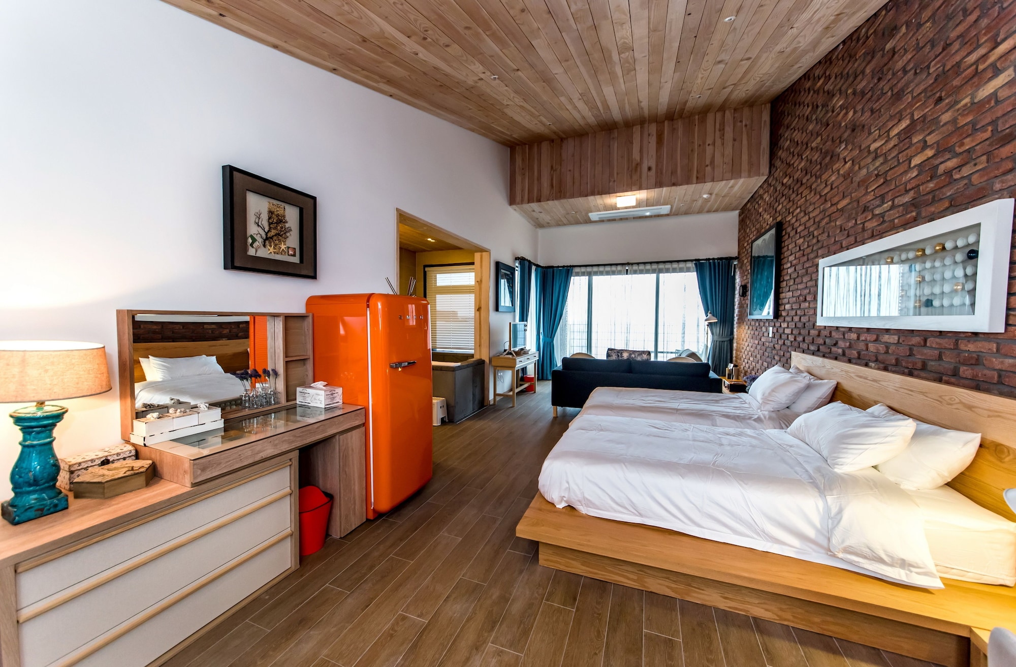 ROOM, 2 DOUBLE BEDS