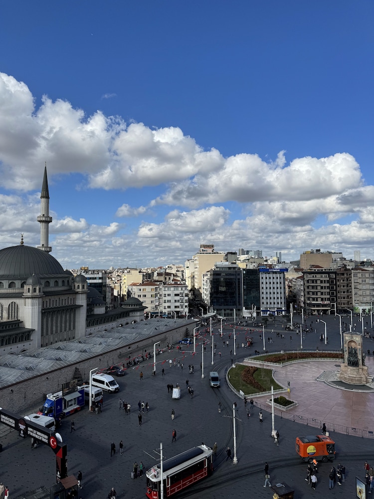Cvk Taksim Hotel 70/76