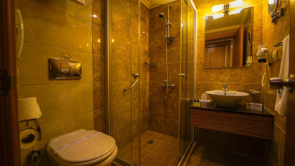 Aes Club Hotel 66/67