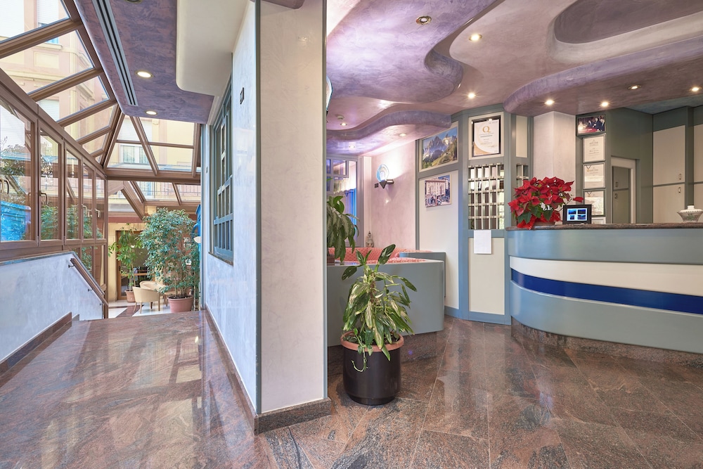 Hotel Careni Villa Italia 9/62