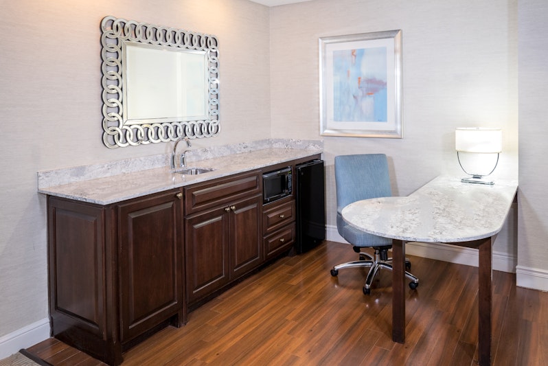Hampton Inn & Suites-Charlotte/SouthPark at Phillips Place 24/24