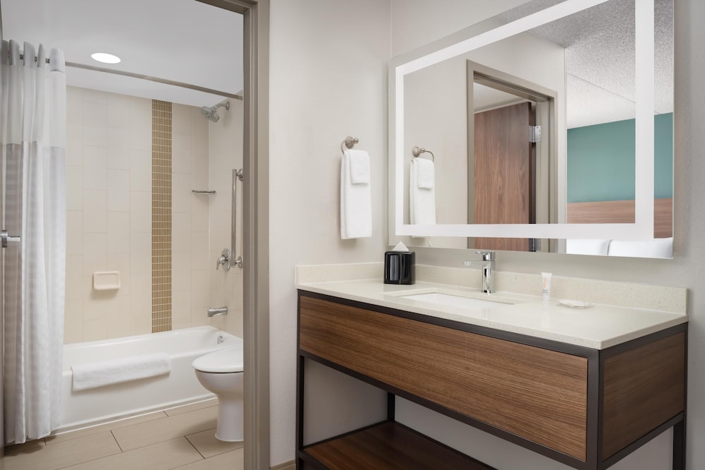 Hyatt Place Scottsdale/Old Town 65/65