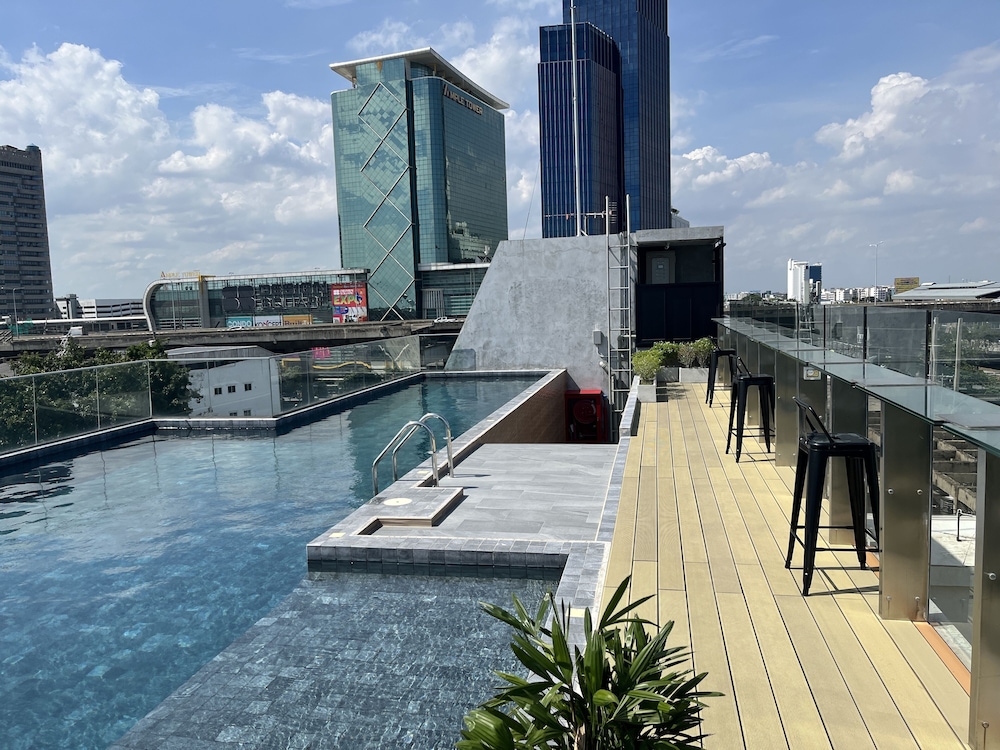 De Botan Bangna Hotel 29/33