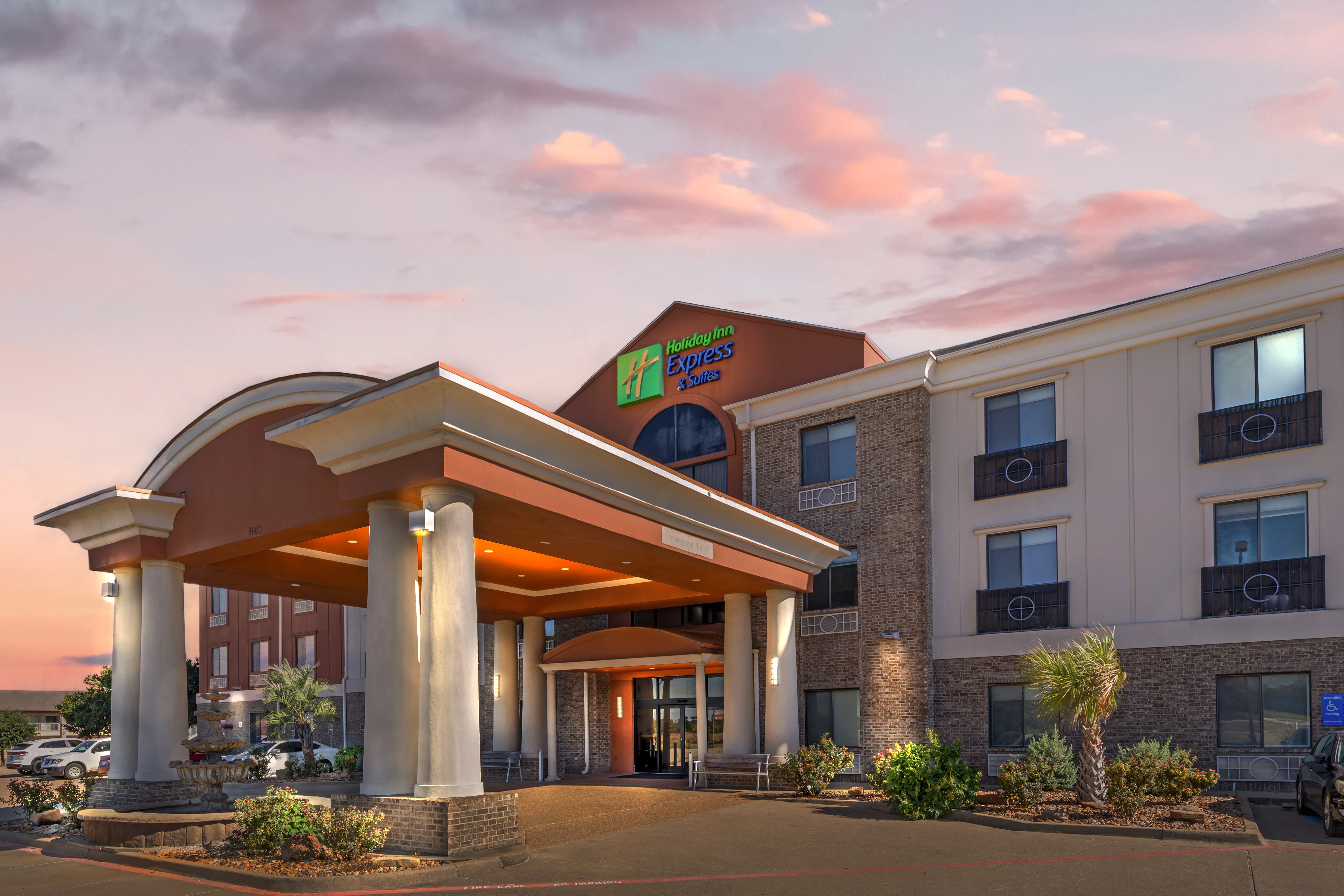 Holiday Inn Express Hotel Suites Fairfield North 2/63