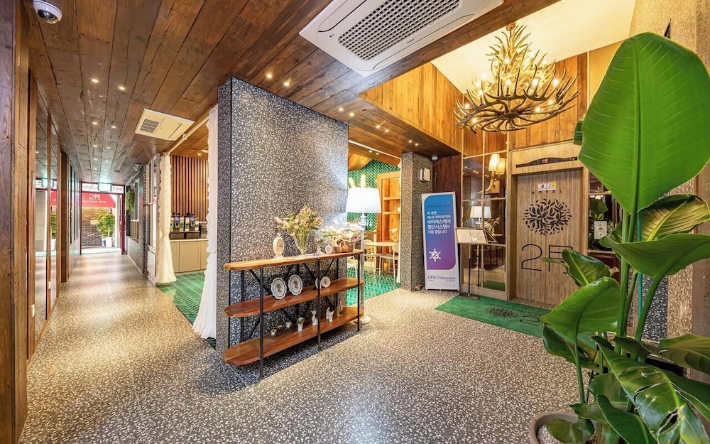 February Hotel Sungseo 10/67
