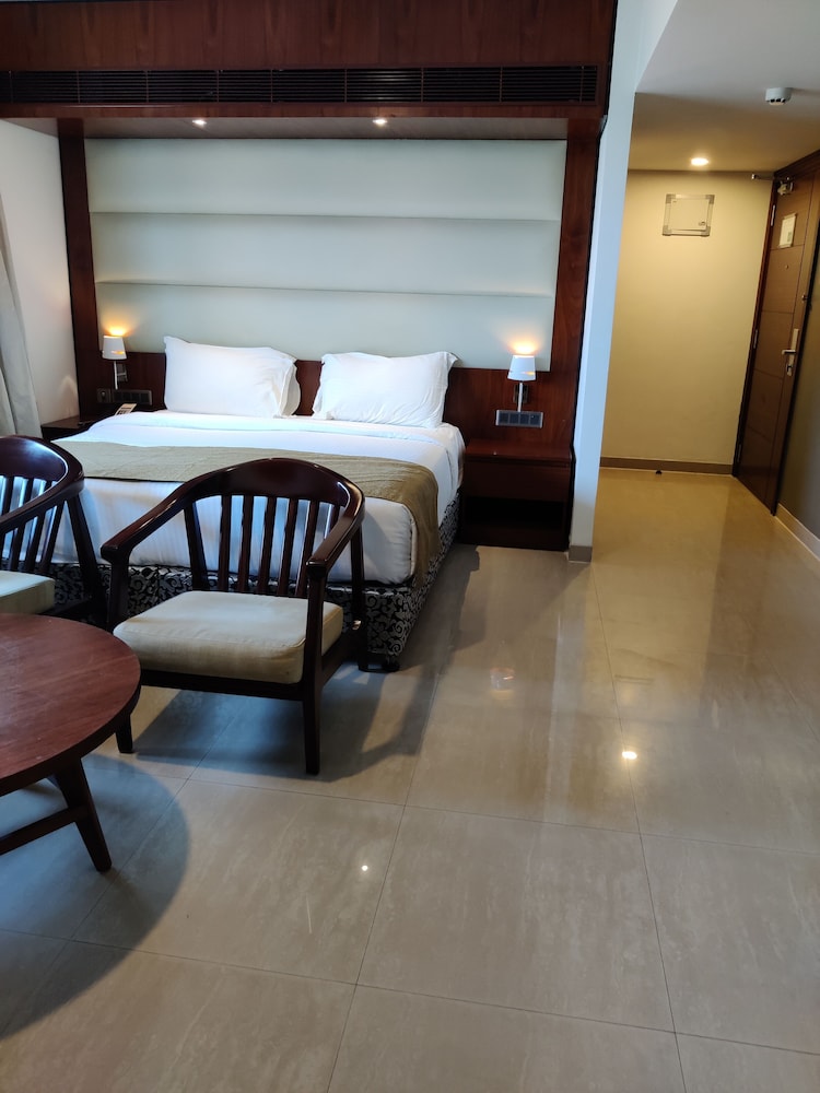 THE RAVIZ CALICUT 17/47