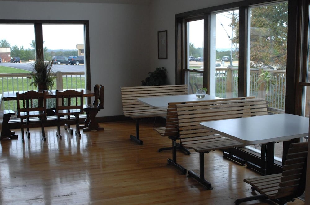 Hawk Apos S Nest Lodge 30/35