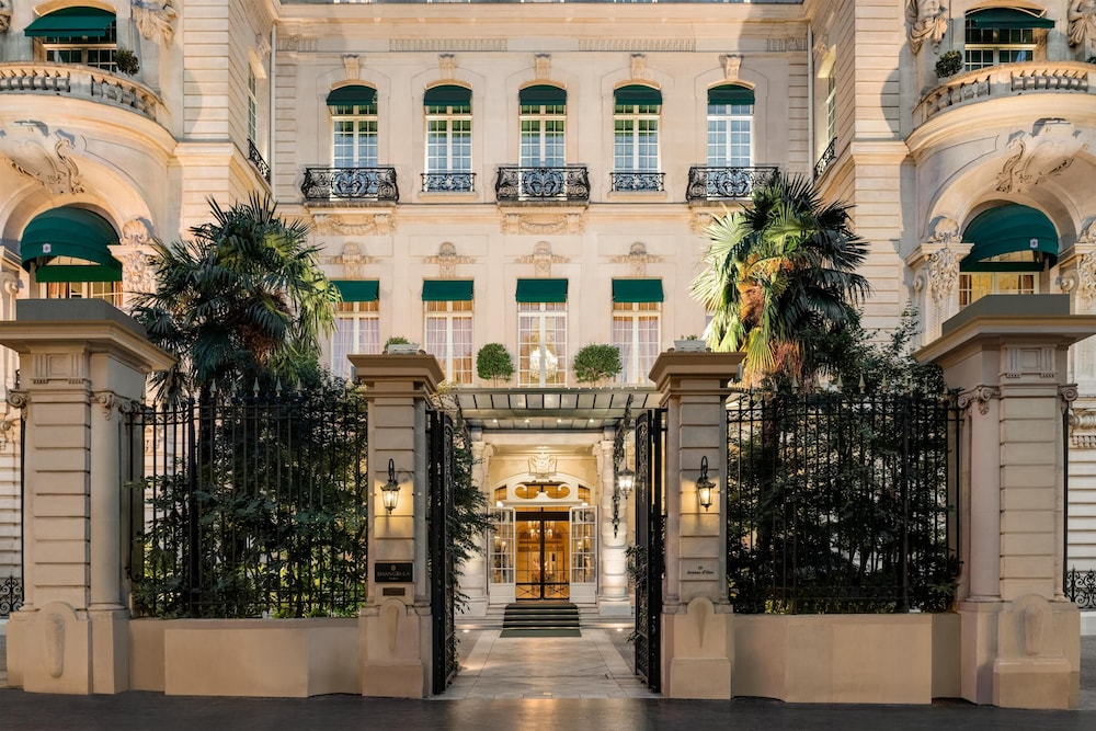 Shangri-La Paris 2/81