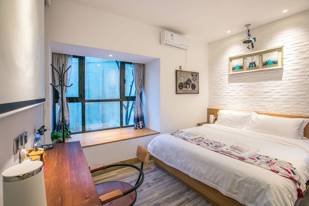 EXCLUSIVE, DOUBLE BED