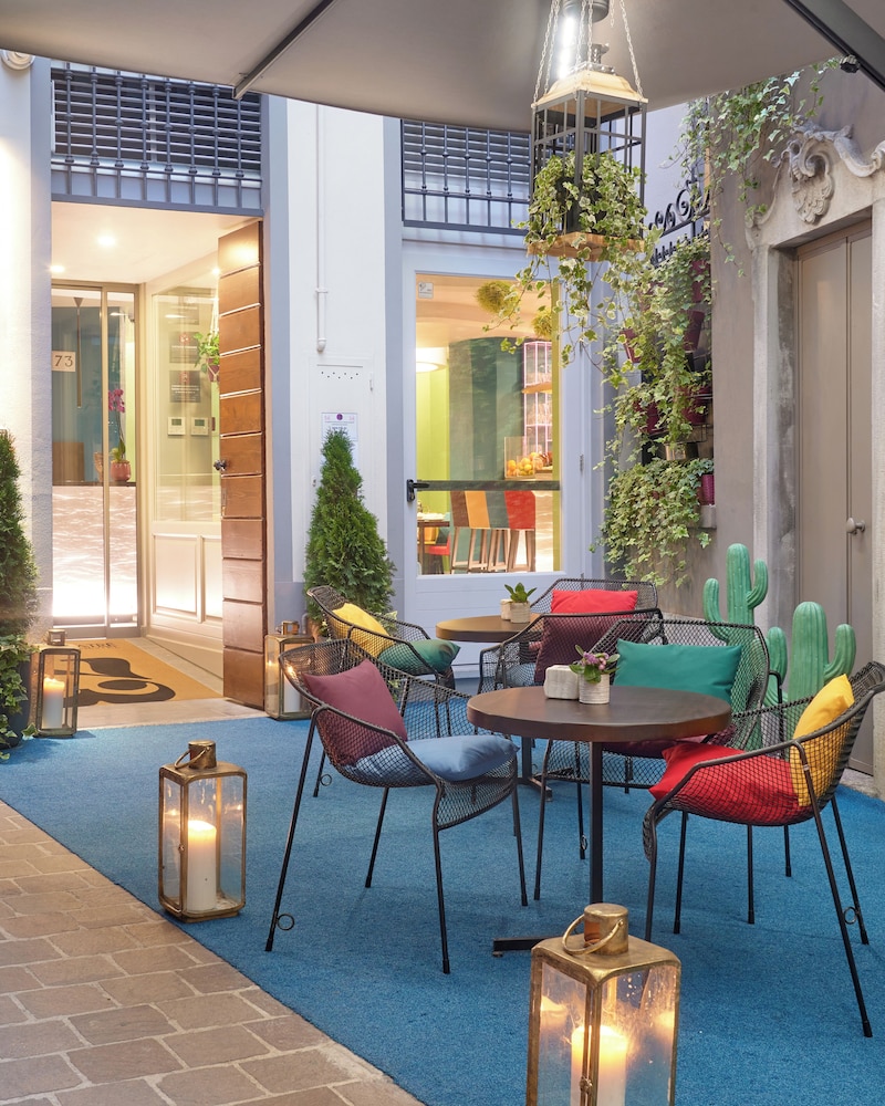 73 Boutique Hotel 27/43