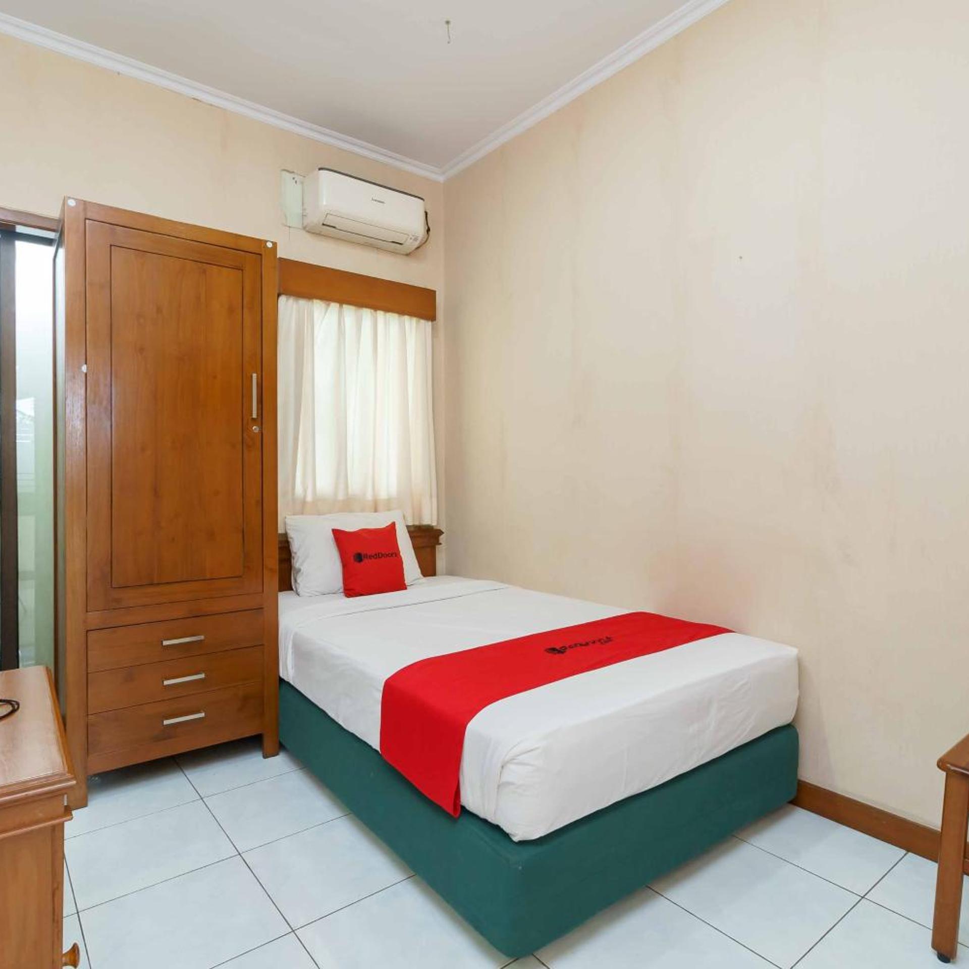 Reddoorz Near Kampung Gajah 24/50