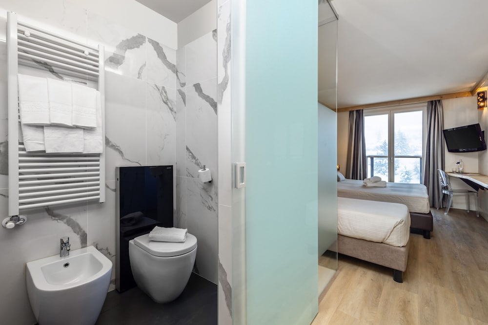 Hotel Piandineve 61/64