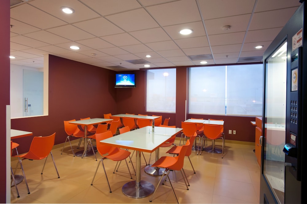 City Express Junior by Marriott Toluca Aeropuerto 41/50