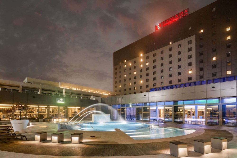 Ramada Plaza by Wyndham Bucharest Convention Center in BUCHAREST