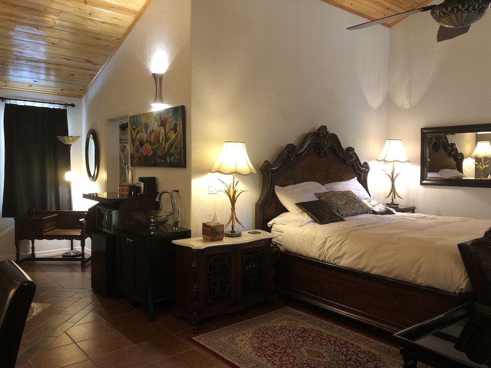 West, House, King Bed