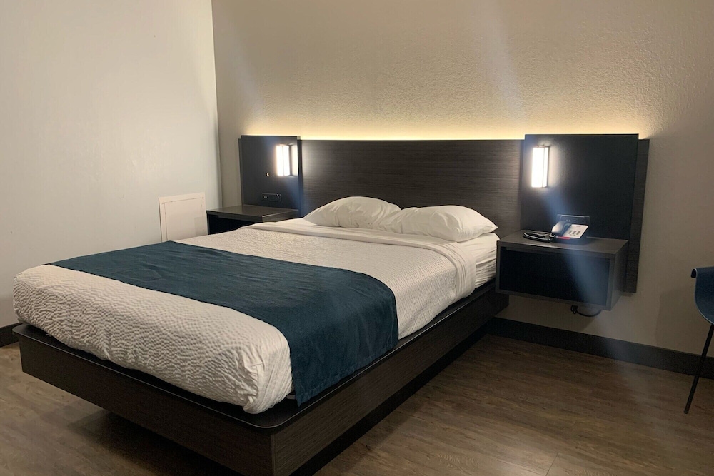 Motel6 Hillsville, VA 24/50