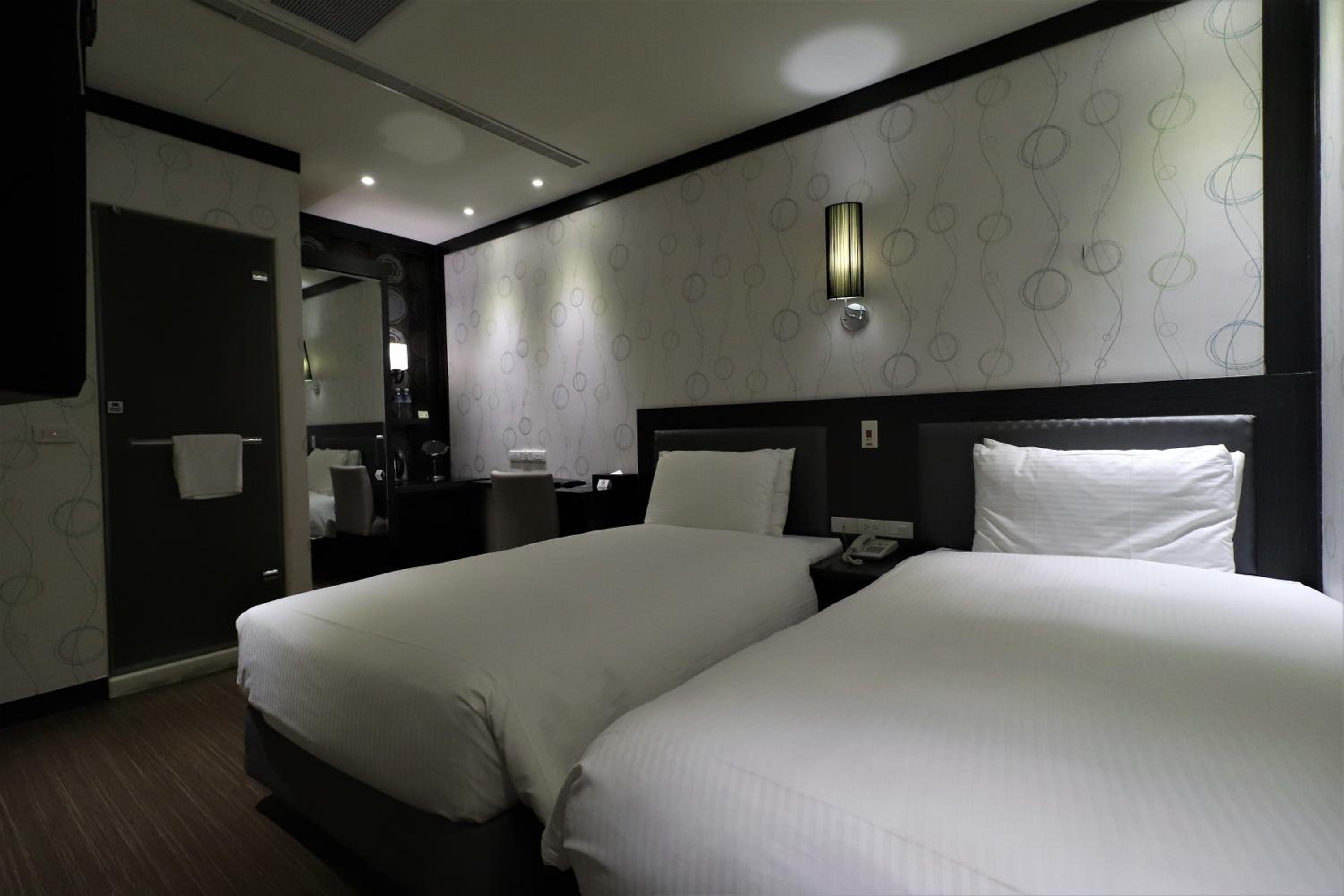 Room, Twin Beds, with View, No Window