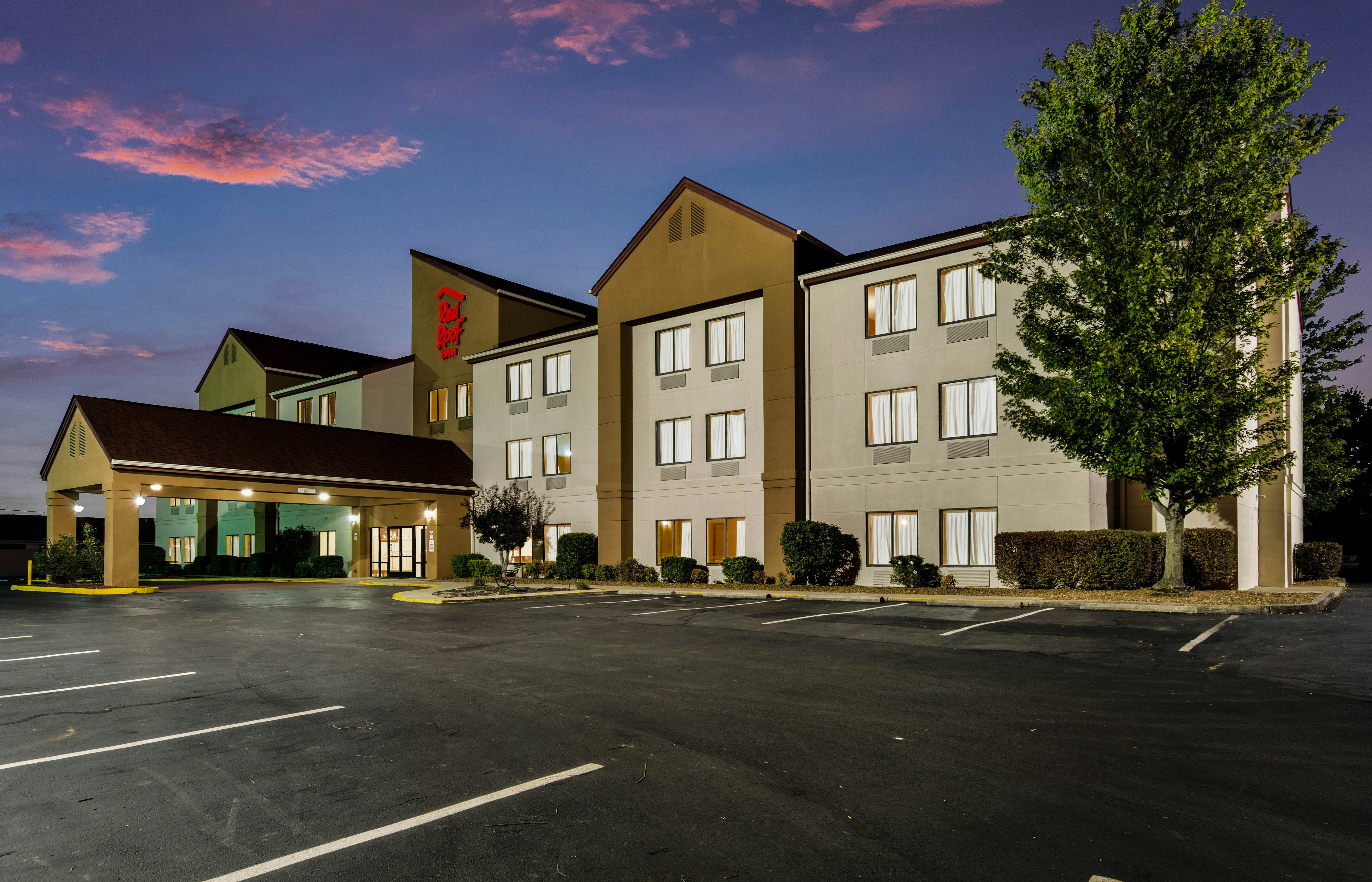Red Roof Inn Richmond, KY 25/28