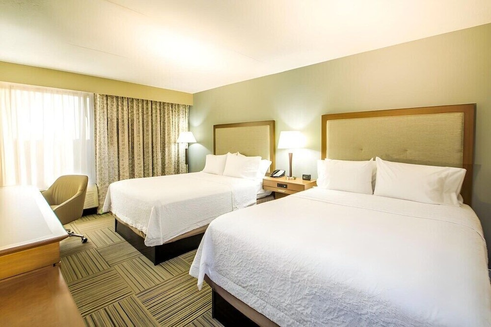 Hampton Inn by Hilton Philadelphia International Airport 14/50
