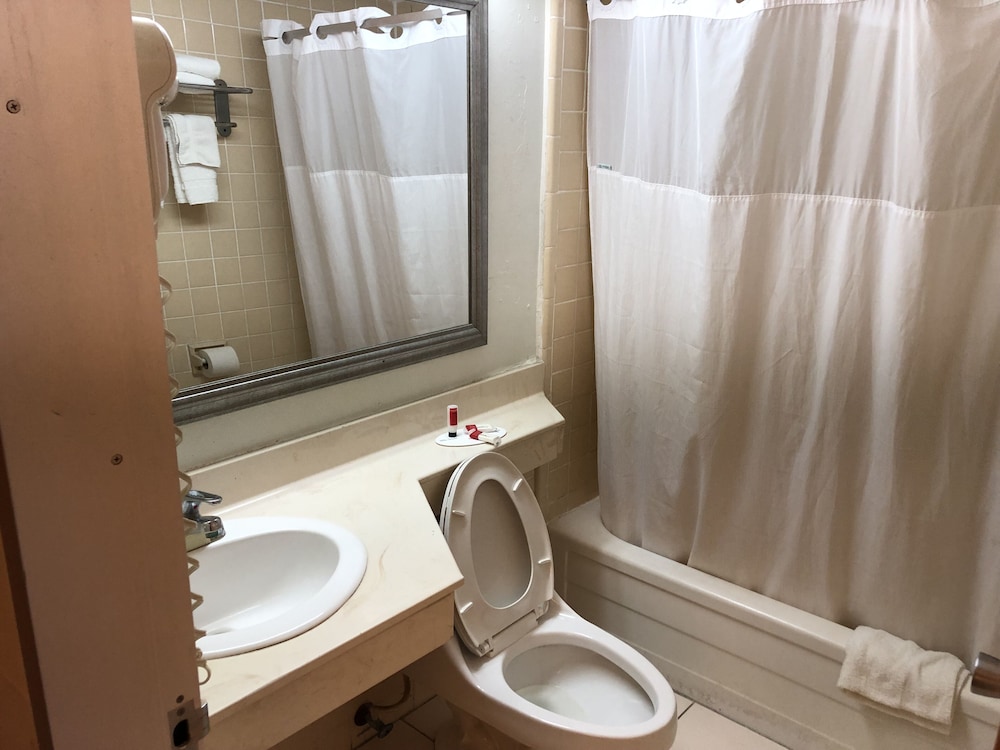 Regency Inn 52/55