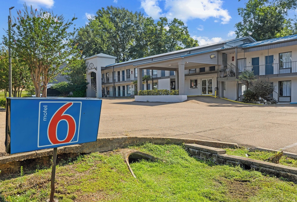 Motel6 Mccomb Ms 52/56
