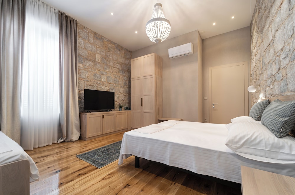 Tifani Luxury Rooms 7/50