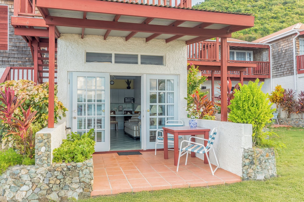 Fort Recovery Beachfront Villa & Suites Hotel 5/49