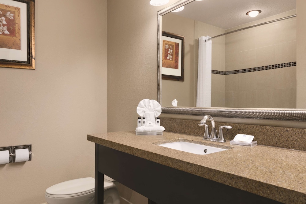 Country Inn and Suites by Radisson Tampa Airport North FL 19/48