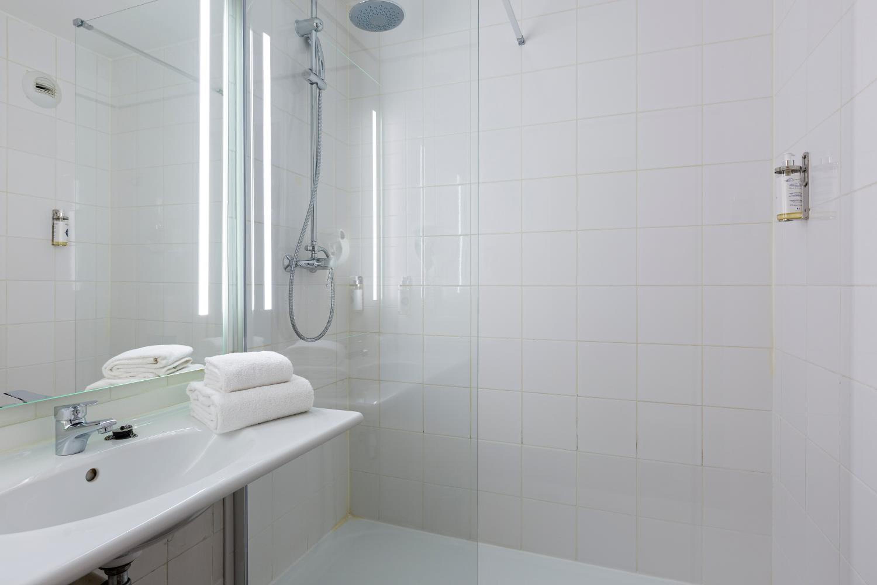 غرفة بسرير مزدوج، Comfort Hotel Paris Porte d Ivry 5/6