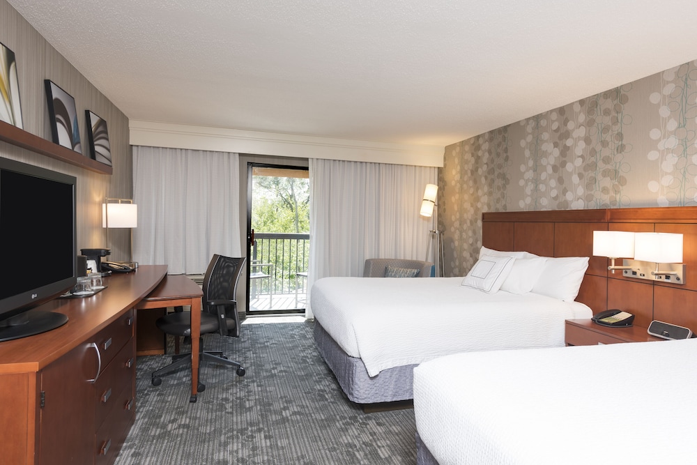 Courtyard By Marriott Traverse City 12/47
