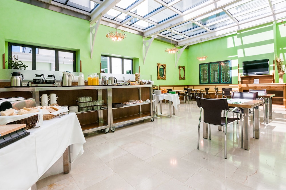 HOTEL JULIA 40/48