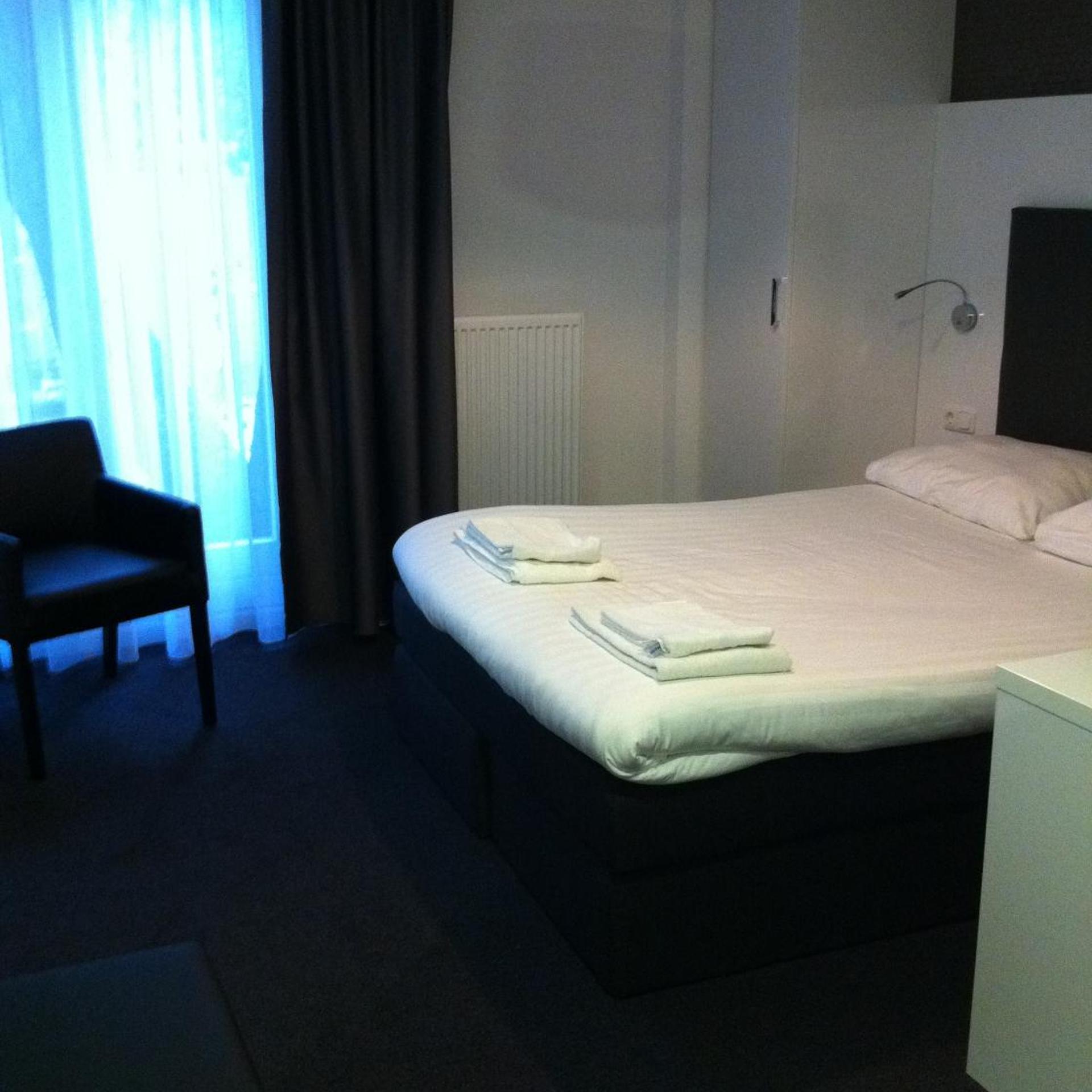 Room, Double Bed, Annex, Hotel Vossius Vondelpark 3/10